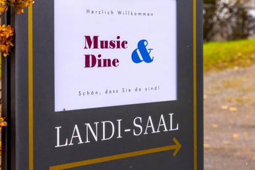 Music & Dine November 2023 / Landgasthof Halbinsel Au