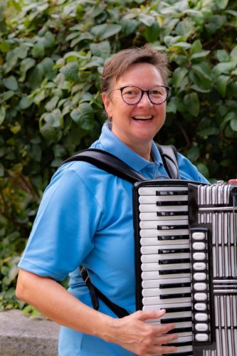 Leslie Regina (1./2. Stimme)